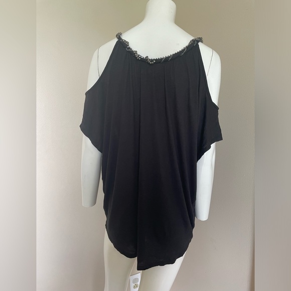 Rock & Republic Cold Shoulder Black Top with embedded necklace Size Small - Picture 3 of 10